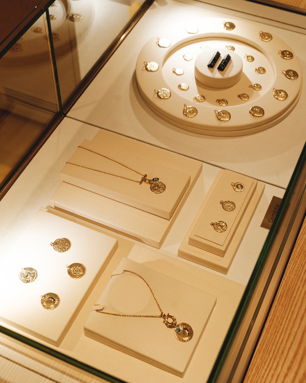 아르튀스 베르트랑 팝업