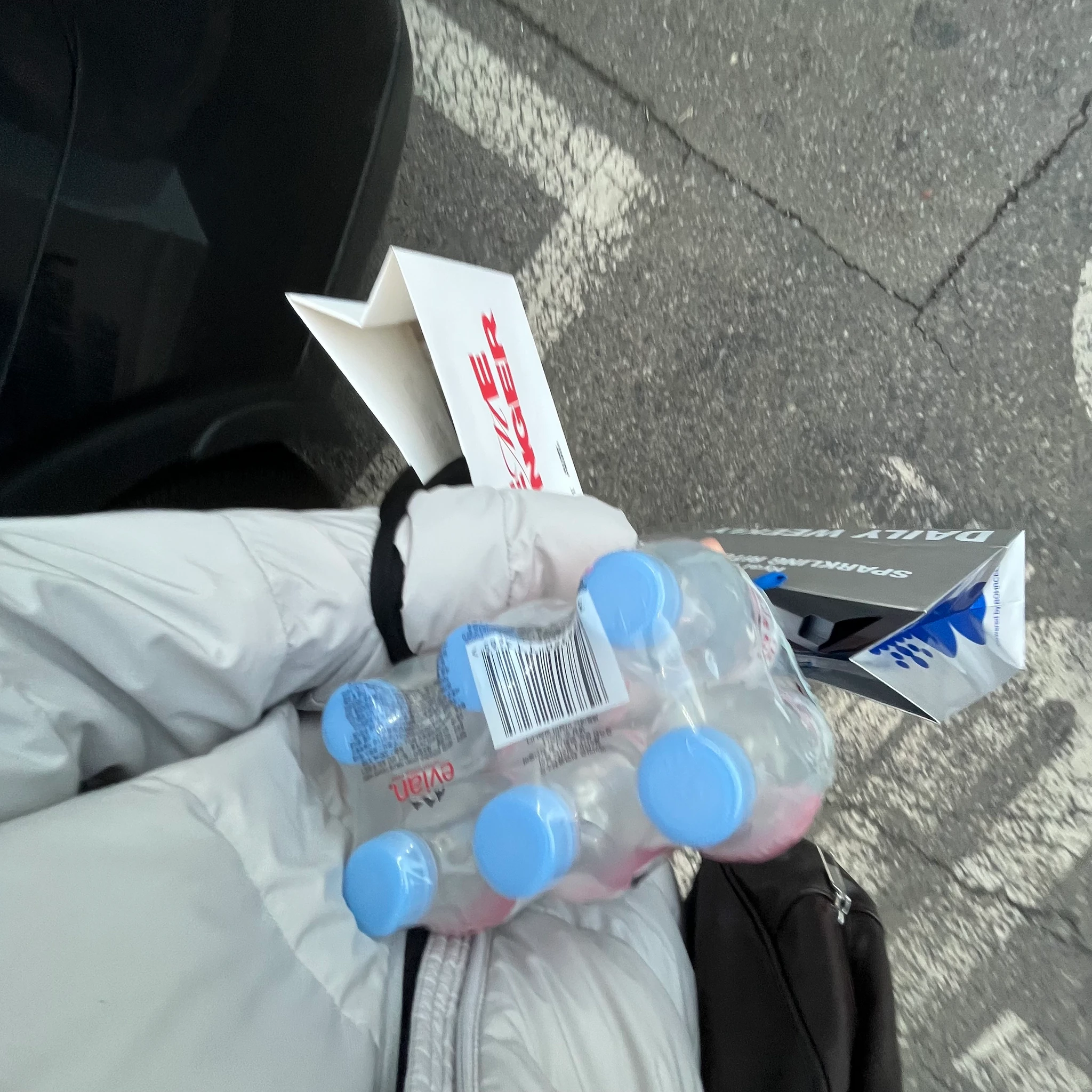 데일리위클리 X 에비앙 팝업 - Sparkling Ritual Begins 대표 이미지