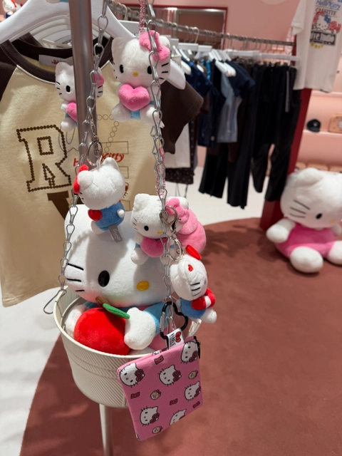레이브 X 헬로키티 팝업 후기 이미지 1