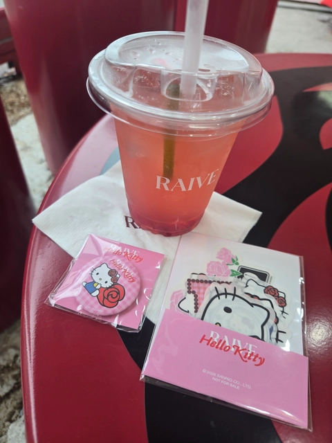 레이브 X 헬로키티 팝업 후기 이미지 2