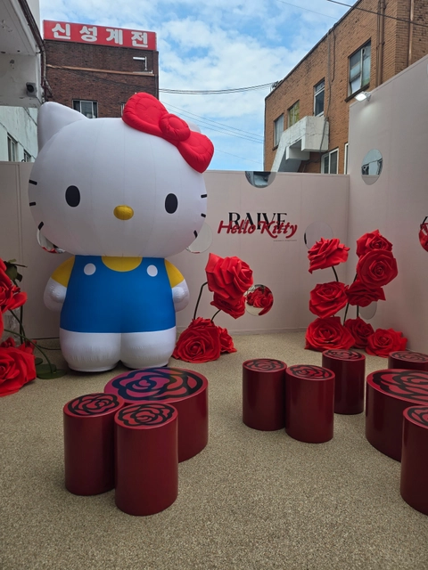 레이브 X 헬로키티 팝업 후기 이미지 1