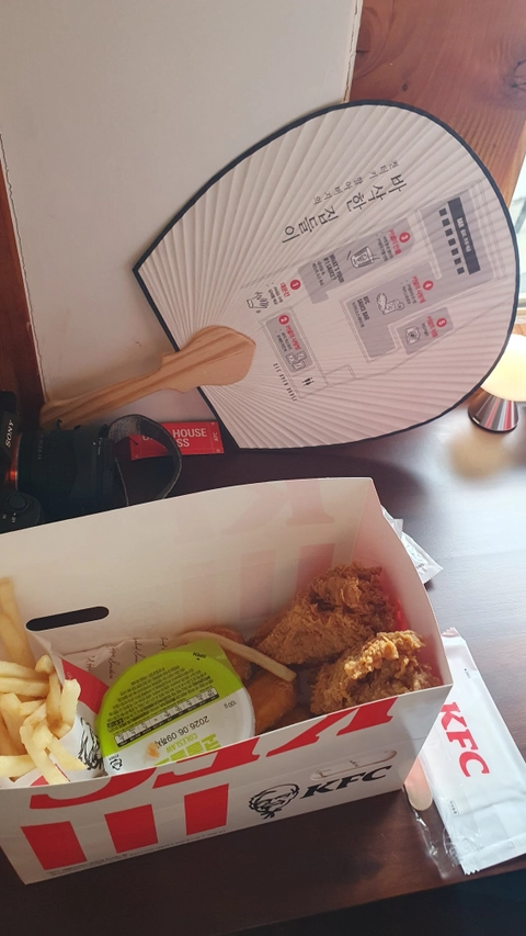 KFC 팝업 - 켄터키 할아버지의 바삭한 집들이 후기 이미지 1